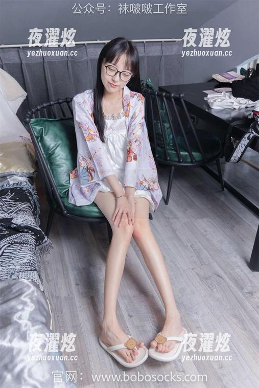 BoBoSocks袜啵啵 - 果果写真时，裸足的反叛心理与黑色指甲油深情对话