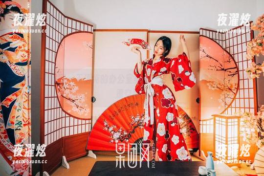 GIRLT果团网 - 王语纯的办公室美图：这里可不是你想象中的严肃空间！