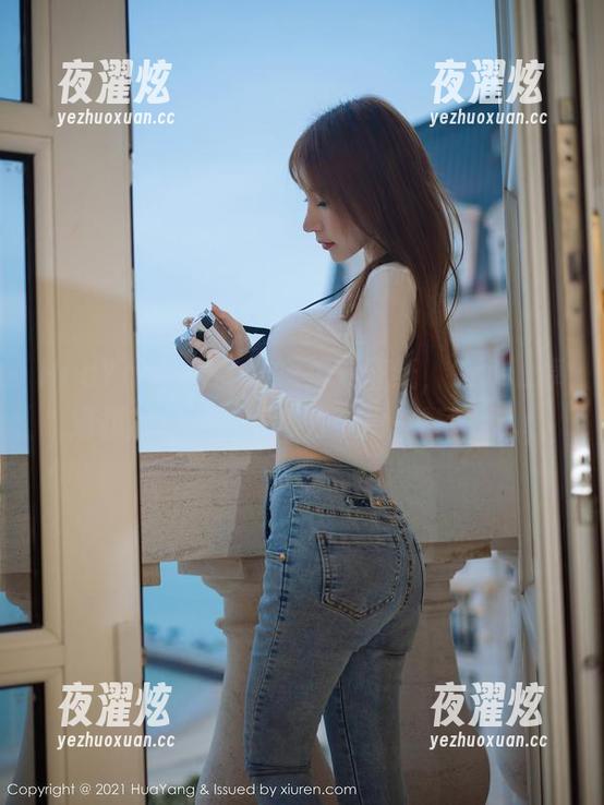 HuaYang花漾-Cris_卓娅祺 HuaYang花漾 - 短裙与壁纸,Cris_卓娅祺的搭配让我想去装扮一整面墙。