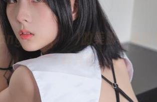 免费看Jang Joo(장주)的美脚，估计钱包和我一样兴奋。
