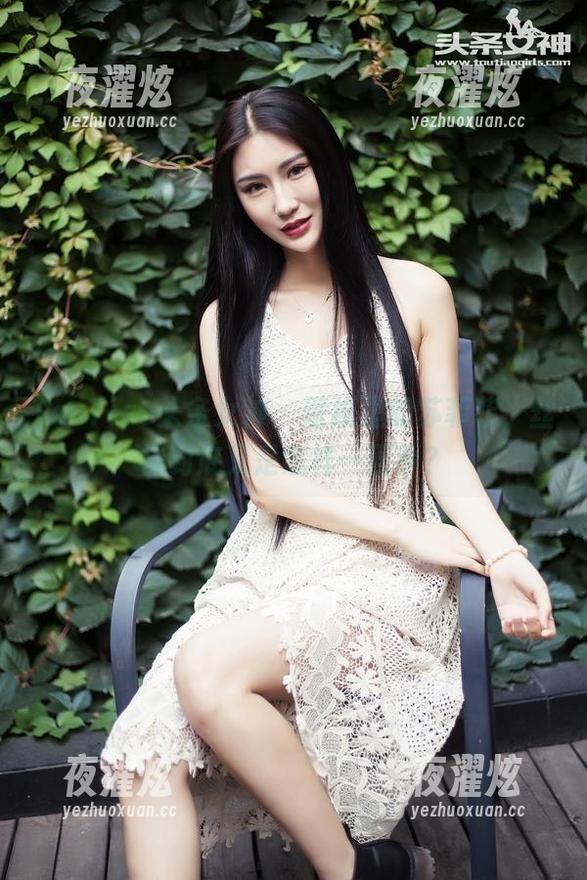 TouTiao头条女神 - 壁纸里的苏菲菲，丝袜到底又是怎样一回事？