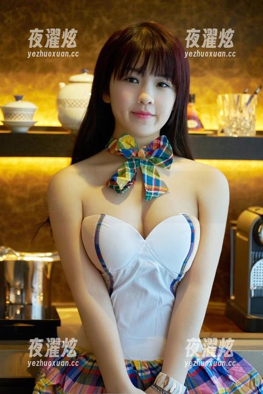 TuiGirl推女郎 - 艾栗栗的校园穿搭，在线美图，光影中悄悄流露青春的气息。