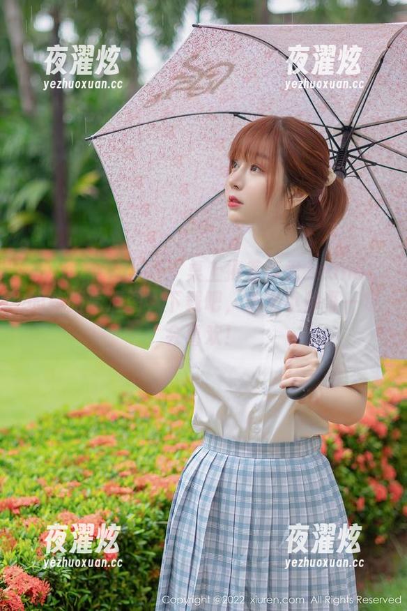 Xiuren秀人网 - 桌上捧着卓君Jeanes的校服高清图，下载吧，未来小帅哥一定会喜欢！