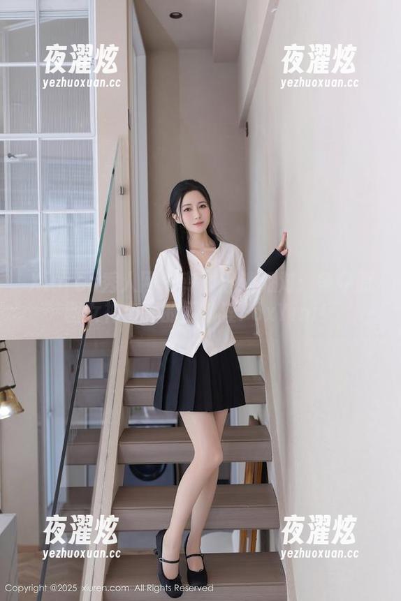 Xiuren秀人网-孟狐狸FoxYini Xiuren秀人网 - 专属泳池派对:争夺原图女神宝座的孟狐狸FoxYini!