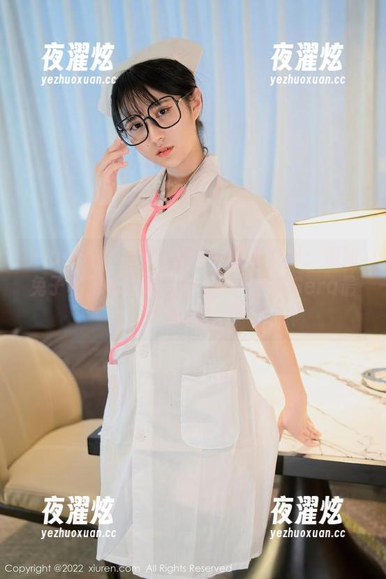 Xiuren秀人网 - 图集中的兔女郎：假如兔子和模特能淘气地合作，白微Sera最会玩！