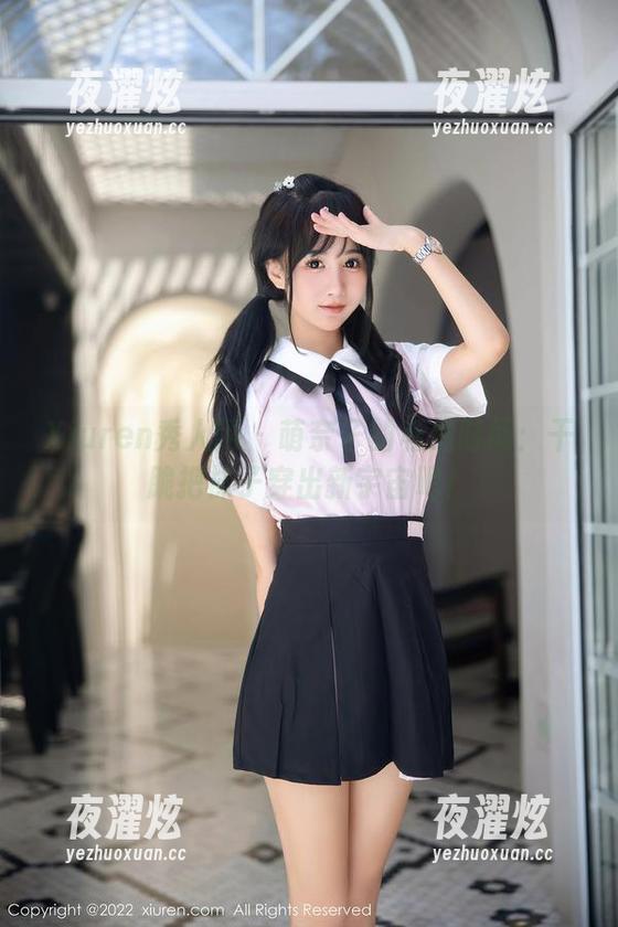 Xiuren秀人网 - 萌奈子的私拍时间：干脆把袜子穿出新宇宙吧！