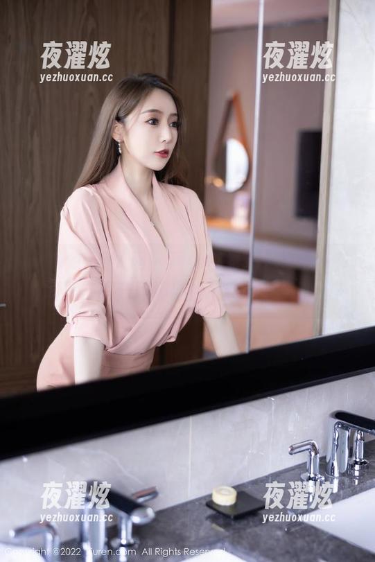 Xiuren秀人网-西希白兔 Xiuren秀人网 - 西希白兔带来的“秘书”写真,提升职场办公气氛的不二之选?