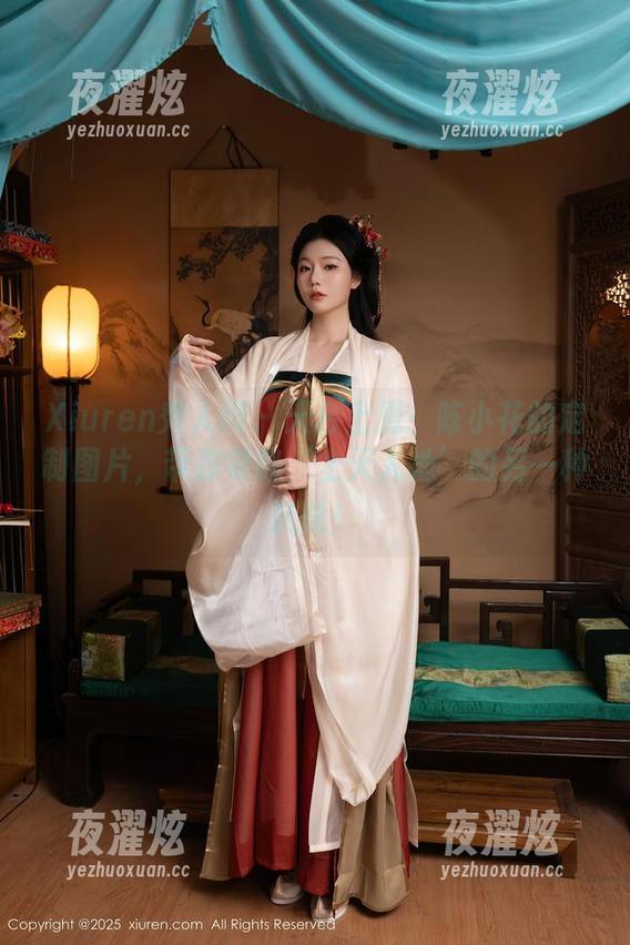Xiuren秀人网-陈小花 Xiuren秀人网 - 天台上见:陈小花的定制图片,带你领略‘上天入地’的另一种风味!