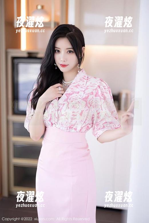 Xiuren秀人网 - 翻晒黄婧GIGI校服！最新写真集让你重燃青春回忆！