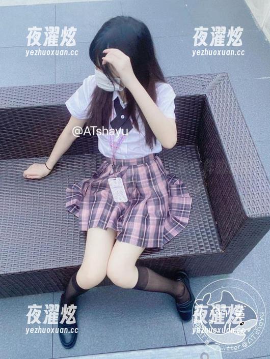 at鲨鱼的日常写真：我也想要这样的定制，但我太不会摆Pose了