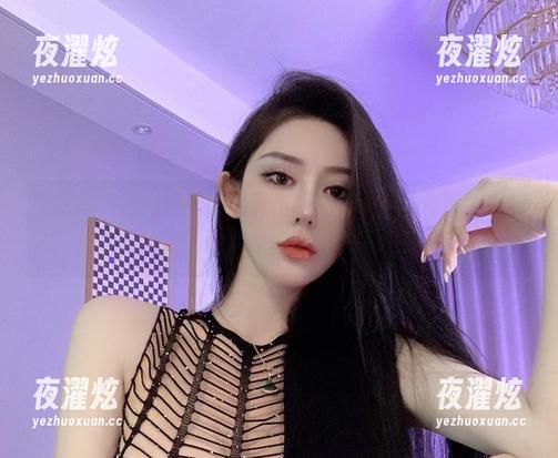 微密圈 - 这一系列的私房作品，不爱笑的赛琳的身材真心让人嗟叹，感觉自己吃了个失落。