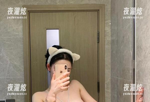 微密圈 - 不爱笑的赛琳连体衣展示：这图片如果下载真能让你引领潮流吗？