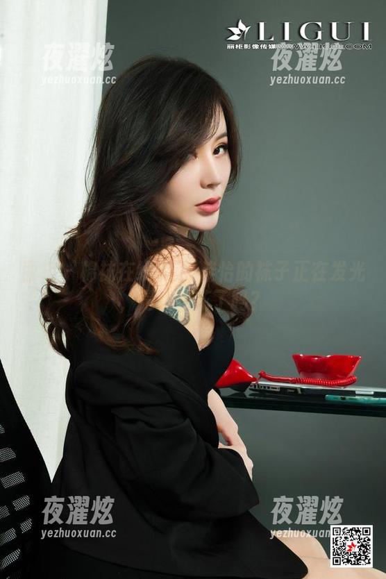 丽柜-佳怡 丽柜 - 棉袜在线高清-佳怡的袜子正在发光,是我眼花了吗?