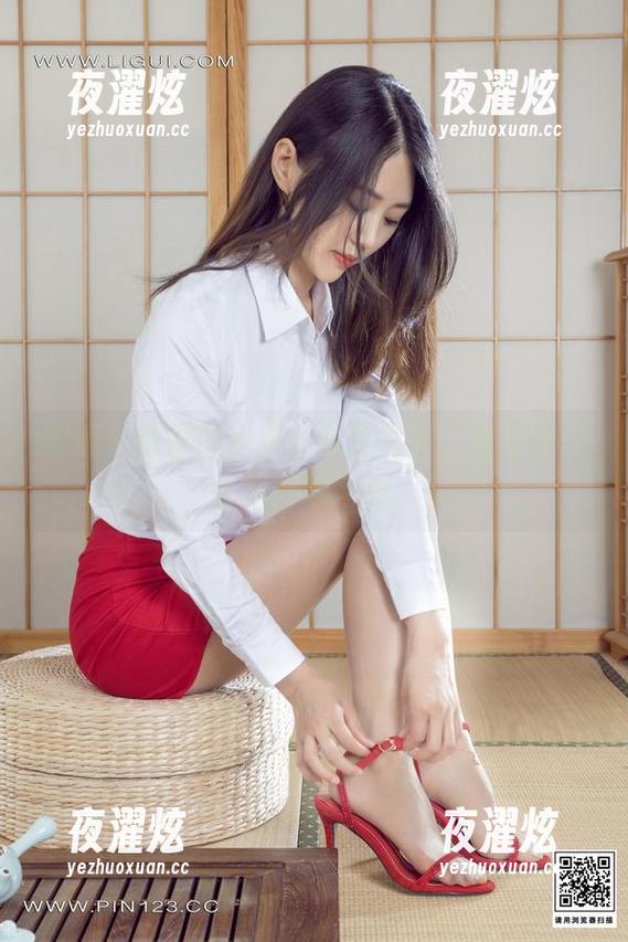 丽柜 - 怡萱的比基尼全套写真，看完你只会默默地闭嘴。
