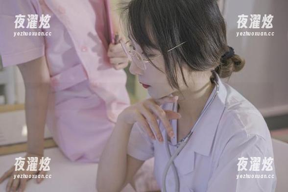无圣光也能闪耀，云溪溪的红色套图开启了新路线
