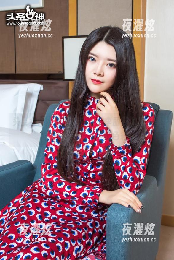 头条女神 - 不止是浴室，李丽莎的图包里满是你想象不到的色彩