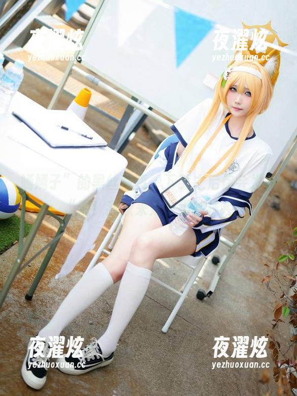 嫣嫣子”的黑丝写真，下载之后你会发现：“喔！我原来是个黑丝袜控！