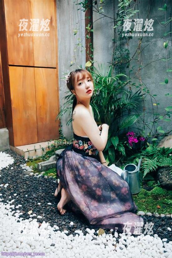 精选：大篷车的风从孙乐乐(손예은)发型上拂过，原图完全释放夏日氛围，太想扑进这一片欢乐里了！