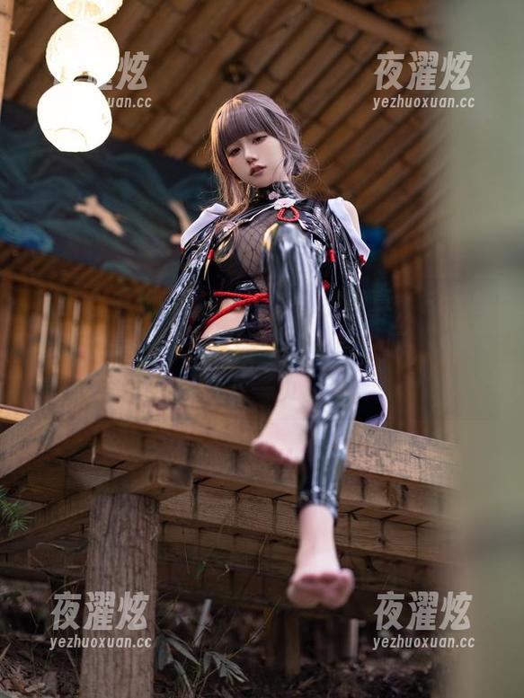 从小仓千代w看24年的私房写真，Fantia就像是一本未完待续的小说，呀，真期待下一页。