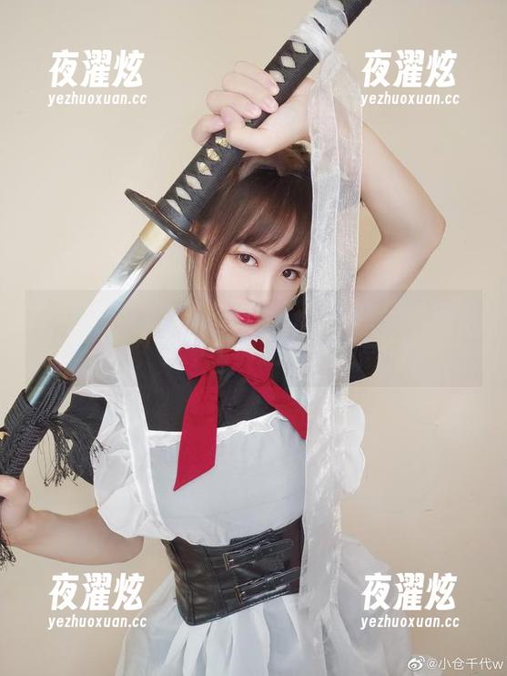 小仓千代w上线：必须下载她的圣诞图片，要不然你就out啦！