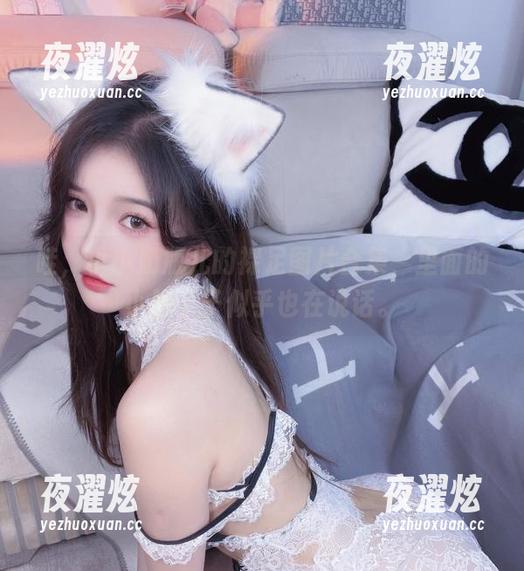 哇，小小奶瓶儿的裸足图片合集，里面的小脚丫子似乎也在说话。