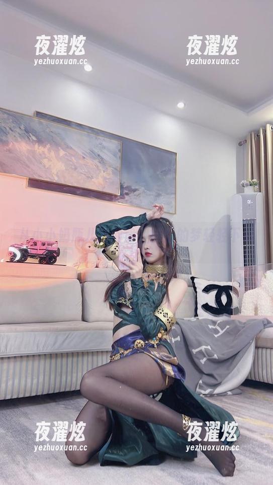 从小小奶瓶儿到网盘，镂空的梦轻轻下载。