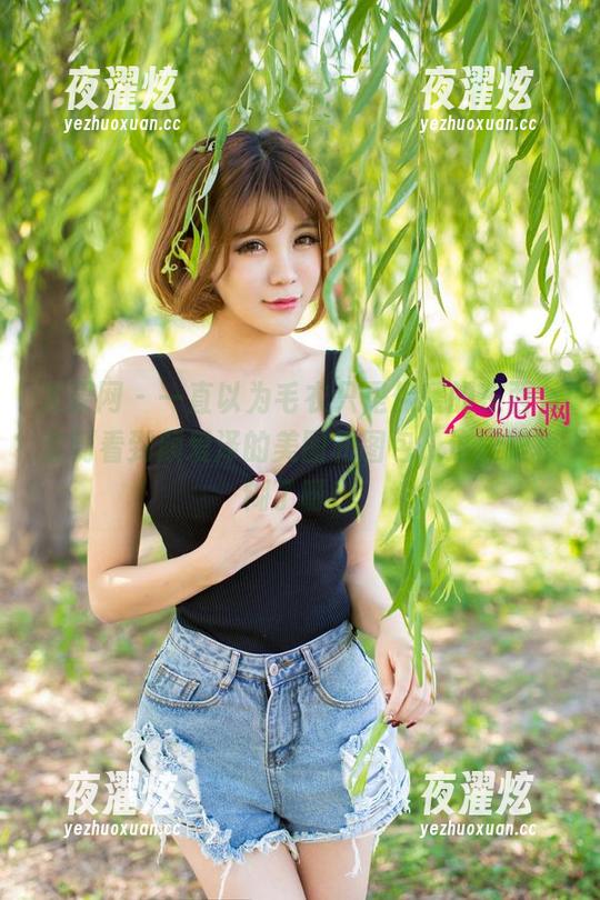 尤果网 - 一直以为毛衣只是保暖的东西，直到看到颜爱泽的美图和图包，这界限模糊了呀！