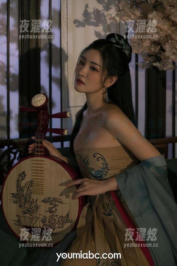 尤蜜荟-小KK 尤蜜荟 - 这一组小KK学妹的套图,分享得如同传授‘学习秘诀’一样,赶快看!