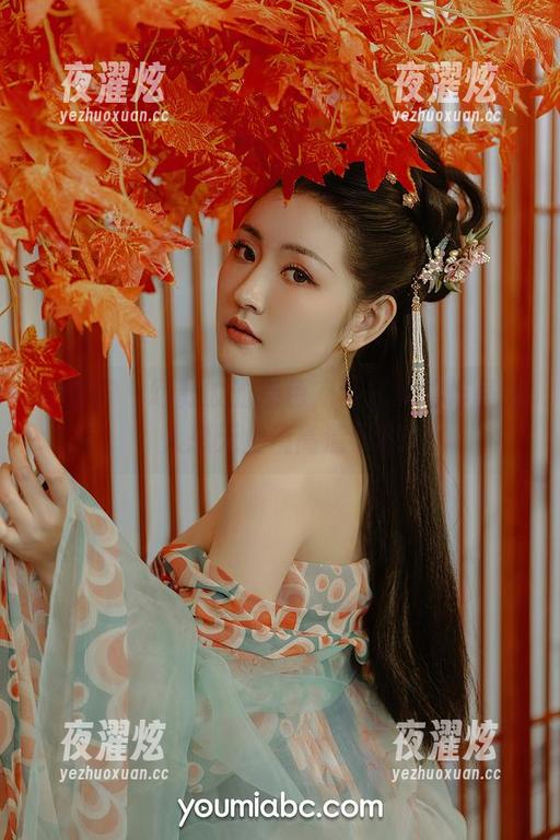 尤蜜荟 - 幻影般的裸色，李芯儿的作品让人想无止境高清下载