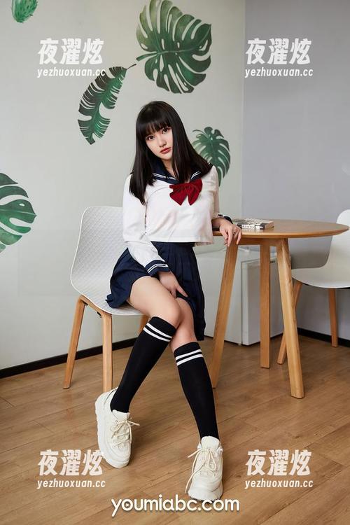 尤蜜荟 - 沈蜜桃的全套作品：不止是丝袜，还有你想不到的细节