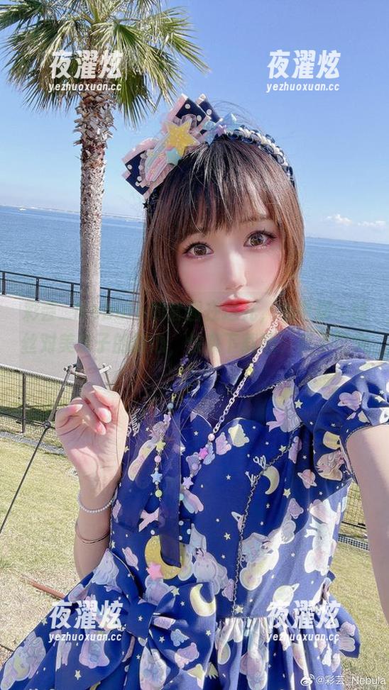 彩芸_Nebula的套图在这儿，心中那一丝丝对美奈子的倾心，快来下载吧，机不可失！