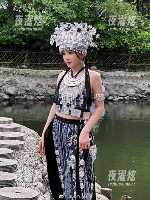 观看御子Yumiko的腿部秀，盖过了一切，一不小心就沉迷了。