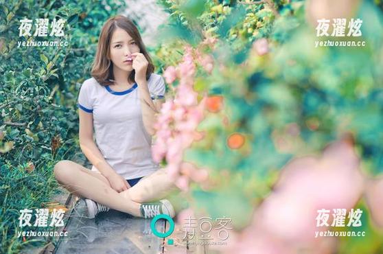 推女神 - 福利降临：施忆佳的私密写真，清纯得让人窒息！