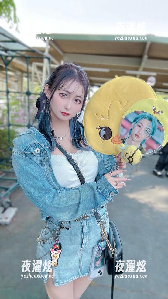 月城委员会的专属写真，下载这一刻，把自己打扮得热乎乎的！