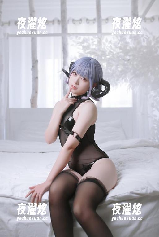 神社的不靠谱巫女，朝雾爱的cos照在打瞌睡？