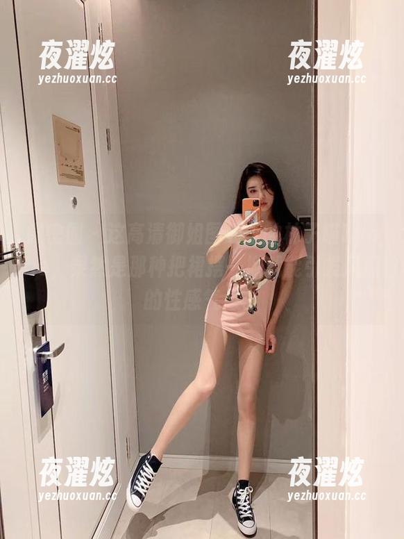 微密圈 - 这高清御姐图册里的林子喵Lynne，果然是那种把裙摆一掀就能引发风潮的性感气息。