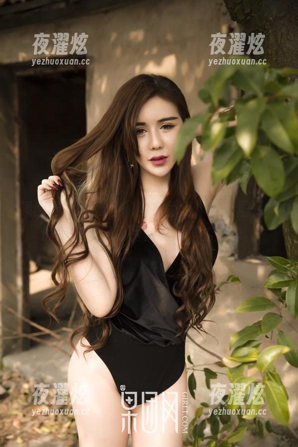 果团网-莫雅琪 果团网 - 莫雅琪的内衣登场,最新图库里的每一张都像是在说无声的对白。