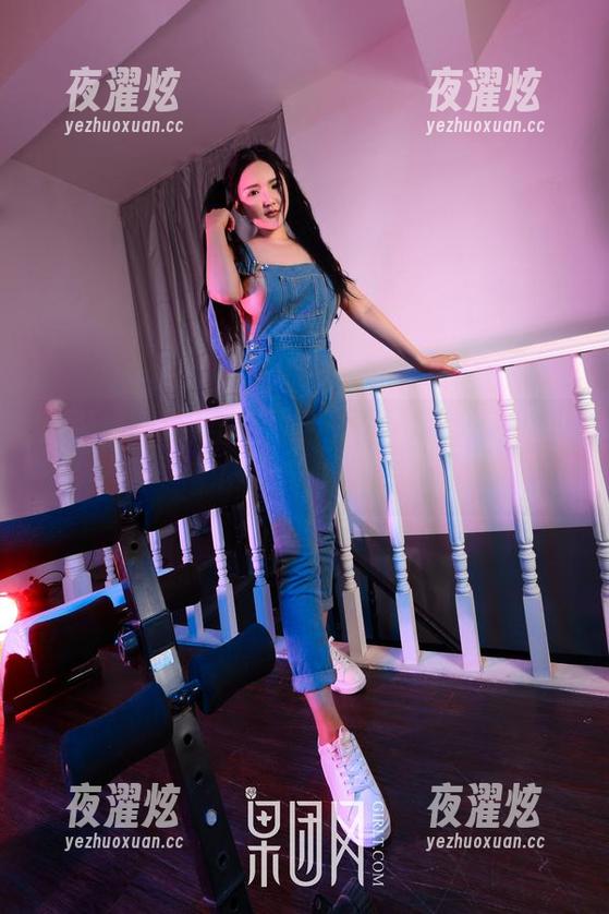 果团网 原图降临:果团网的这位玫瑰少女,走路都带着粉红音符?