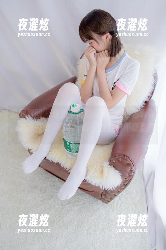 森萝财团 - 私房图集里，默陌的白色调调，似乎在低声呼喊，却又羞涩得不愿直视。