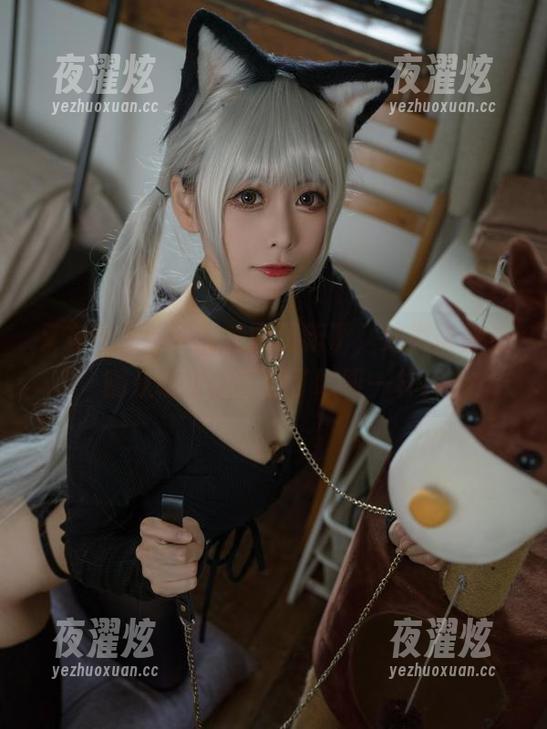 又有樱岛嗷一的美图更新了，油亮得像是刚从咖啡店打翻了咖啡一样。