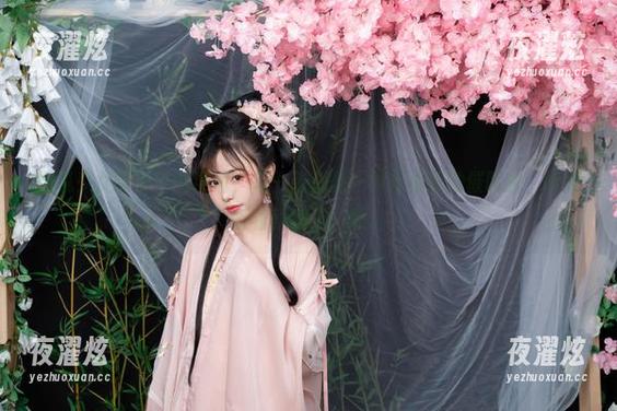 爆机少女喵小吉的照片，每一张都是一种长相思的催眠曲，听着听着就飘了，嘿。