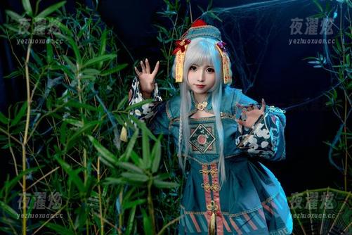 爆机少女喵小吉，秘书装扮与猫咪气质的一拍即合——来欣赏这套图集吧。