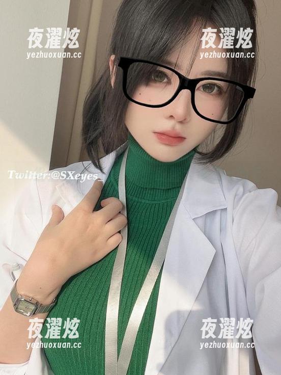 一组值得驻足的写真：眼酱大魔王w的毛衣与黑丝，太喜感了。
