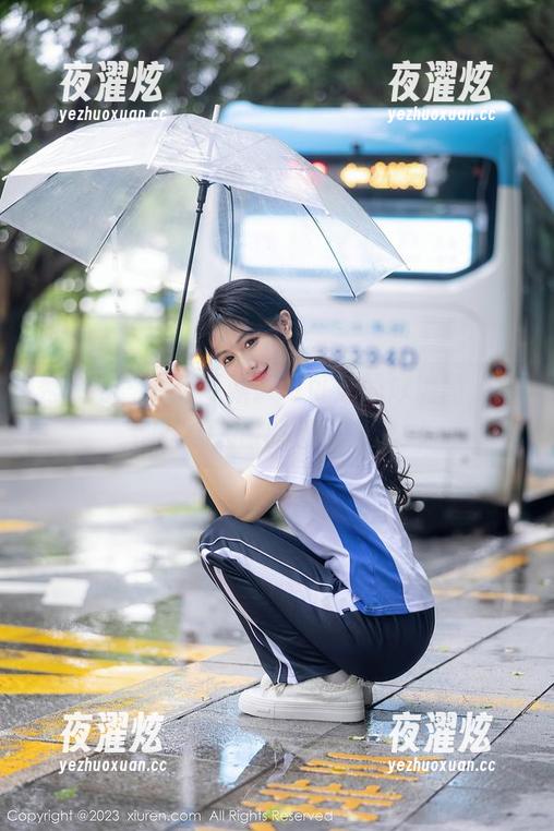 秀人网-可可芝 秀人网 - 图库更新:可可芝的泳池图,水都是要人命的那种清透!