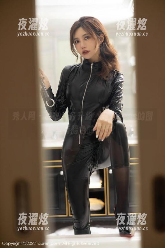秀人网 - 秘书装备升级，安妮Tess的图片里有暗色的调调？