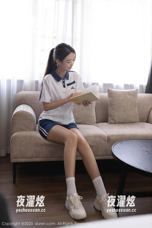 秀人网-小薯条nienie 秀人网 - 小薯条nienie的礼服合集:呃,这色调……是我该渴望的那种优雅吗?