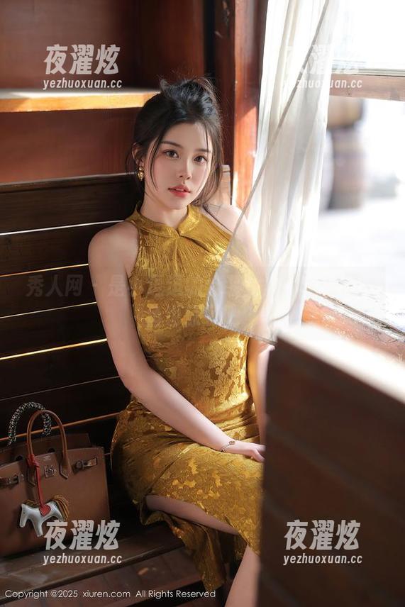 秀人网 - 是小逗逗的泳装全集：水中的小鱼也惊了吧？