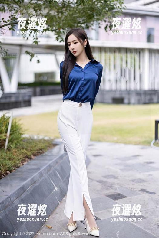 秀人网 - 清水美嘉女王写真：在这幅作品中，她是皇冠上的泡泡糖？意义深远啊！
