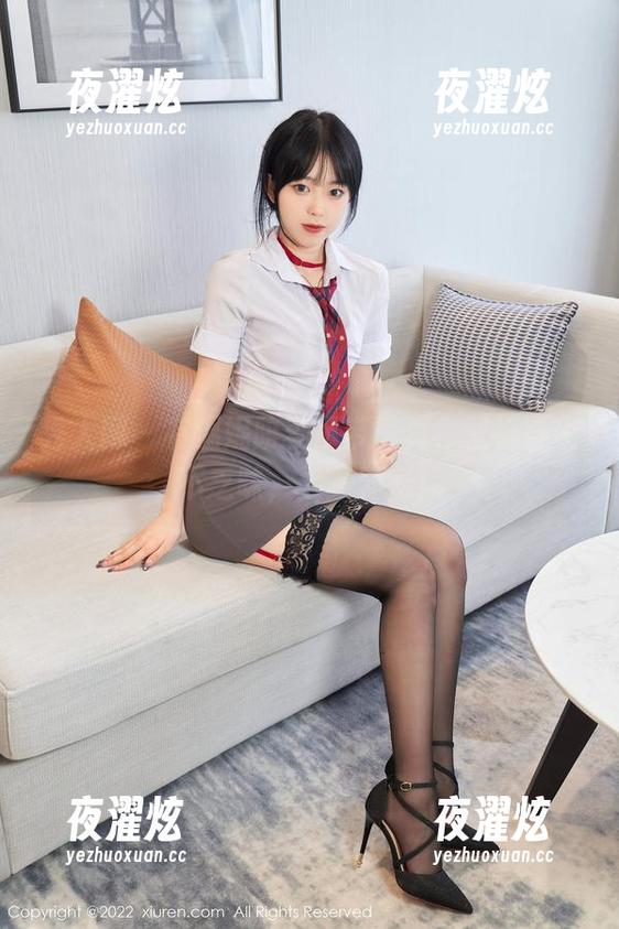 秀人网 - 有温妮陪着吊带写真，壁纸再也不乏味，大放异彩！