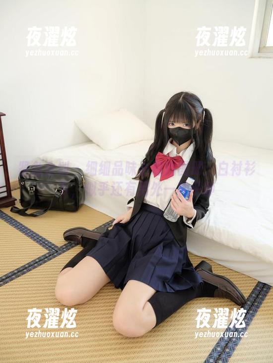 紧急企划 - 细细品味小恩的图册：白衬衫下，似乎还有另外一种平静